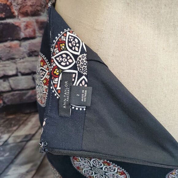 Ann Taylor BOHO Geometric Pencil Skirt - Picture 4 of 5